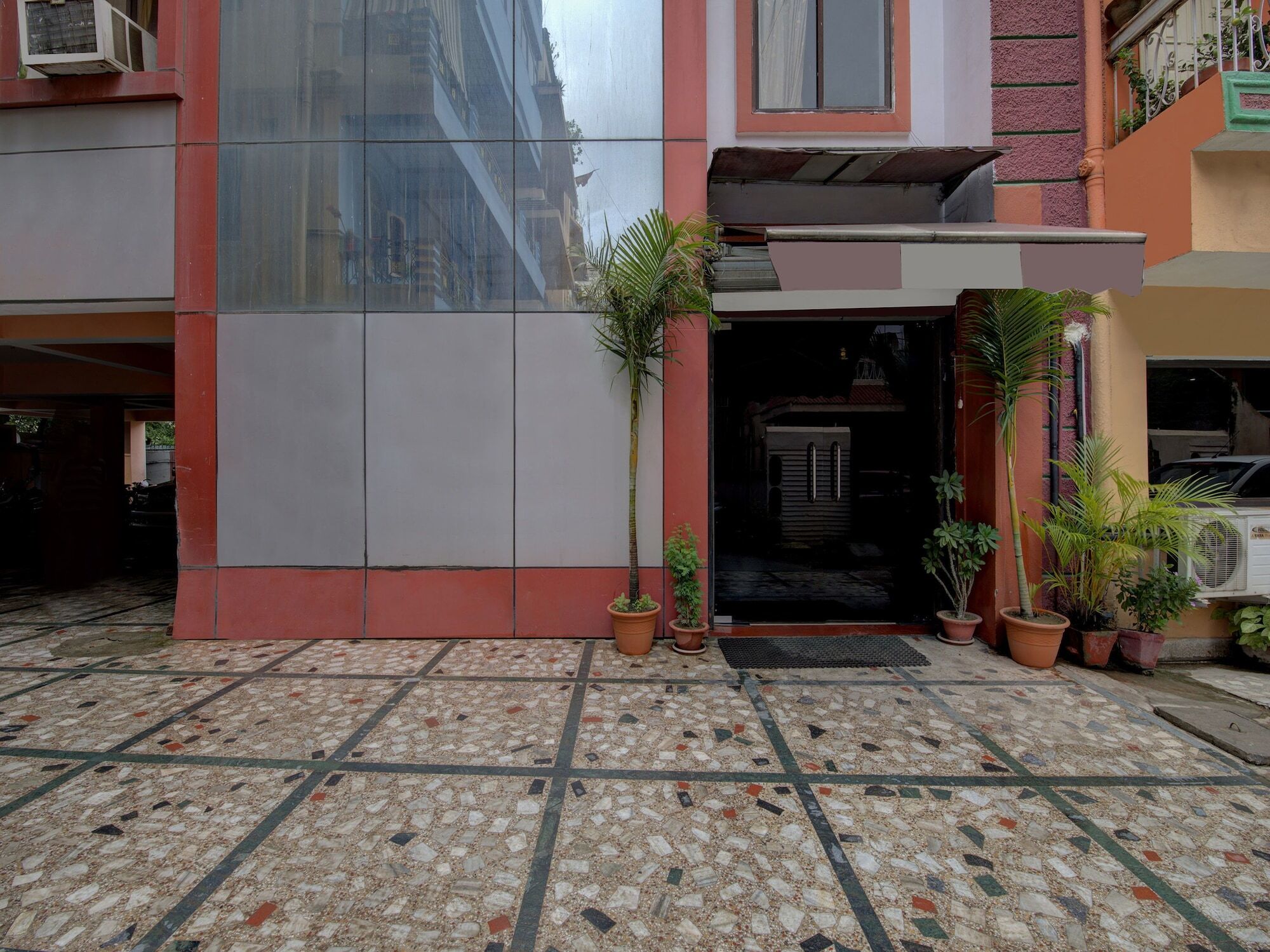 Oyo 4275 Hotel Sunraj Residency Ранчи Екстериор снимка